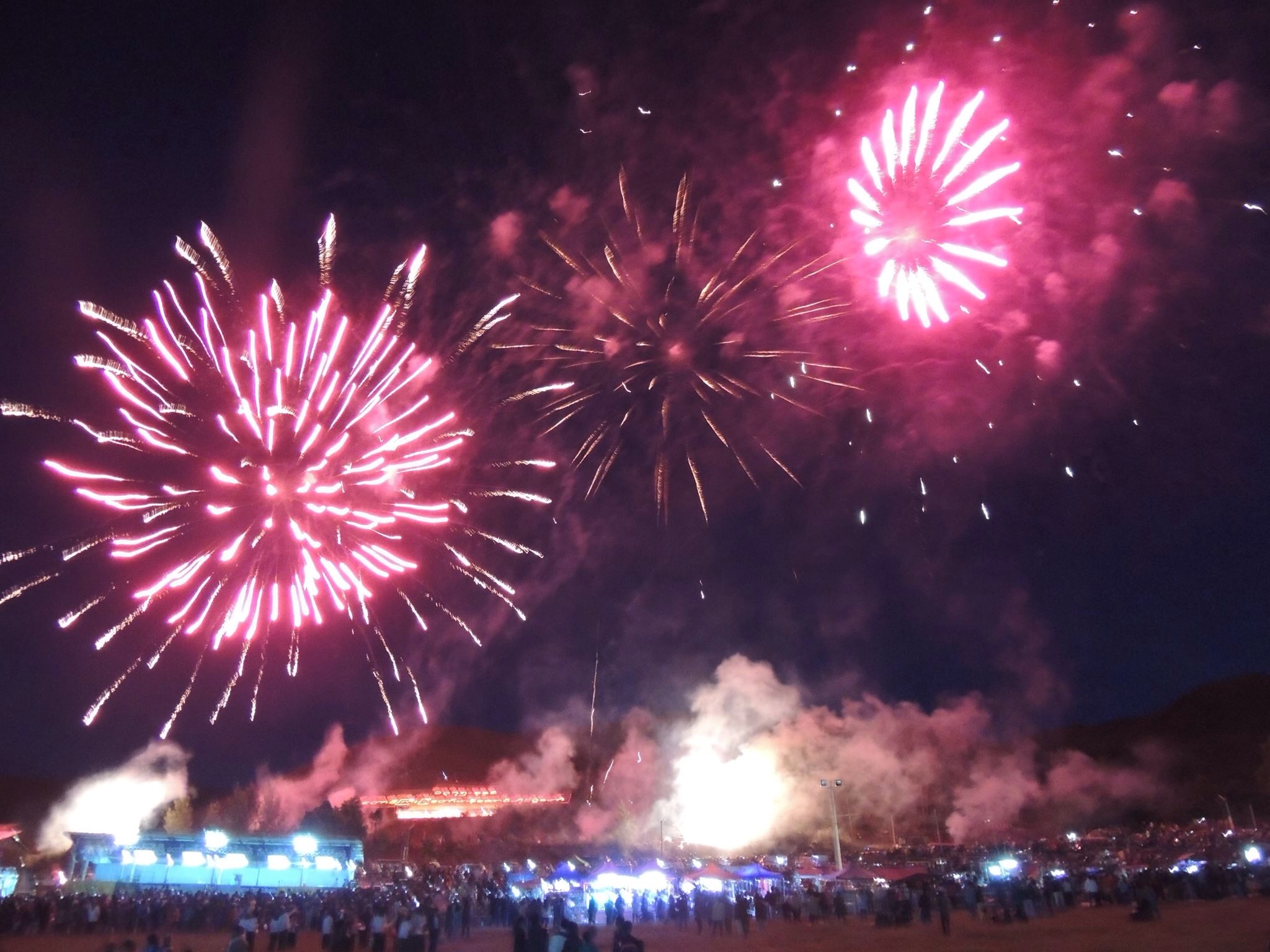 タウンジー市の気球祭りの花火